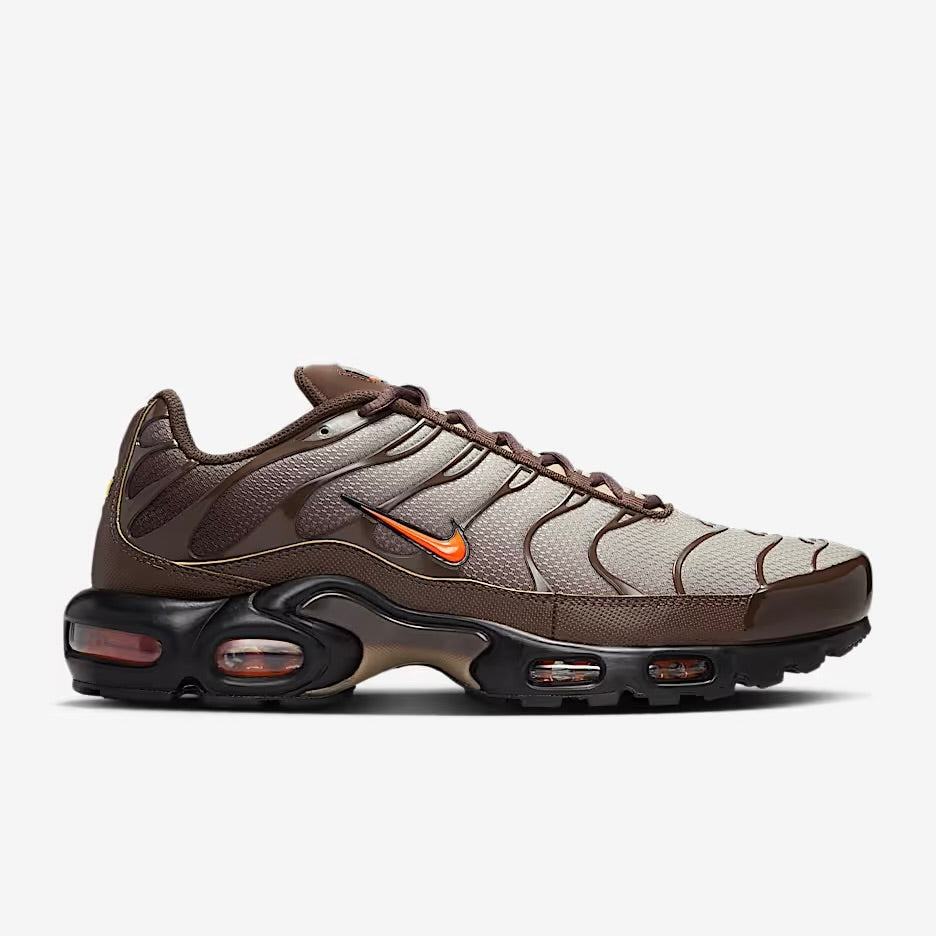 NIKE AIR MAX PLUS TNs - BAROQUE BROWN SAFETY ORANGE