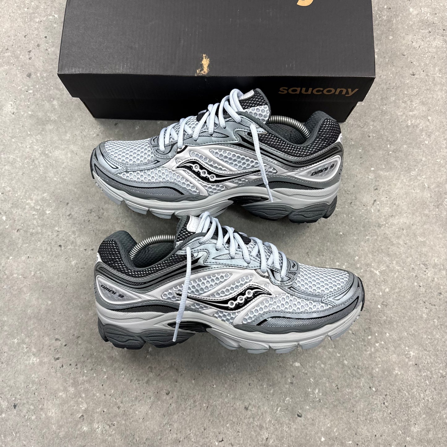 SAUCONY OMNI PRO GRID 9 - GREY MICROCHIP