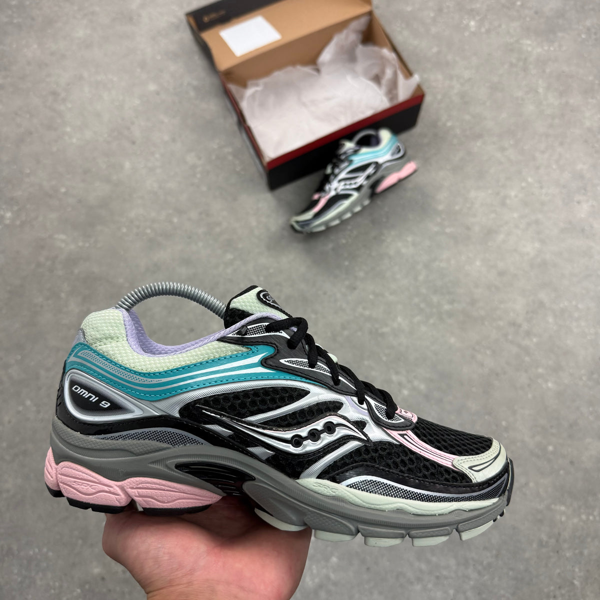 SAUCONY OMNI PRO GRID 9 - BLACK MULTI PINK