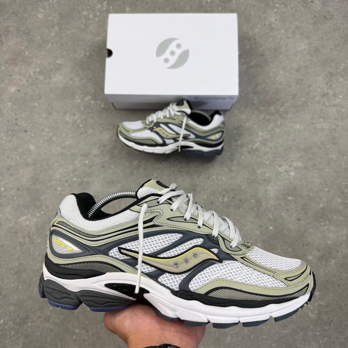 SAUCONY OMNI PRO GRID 9 - WHITE / GOLD