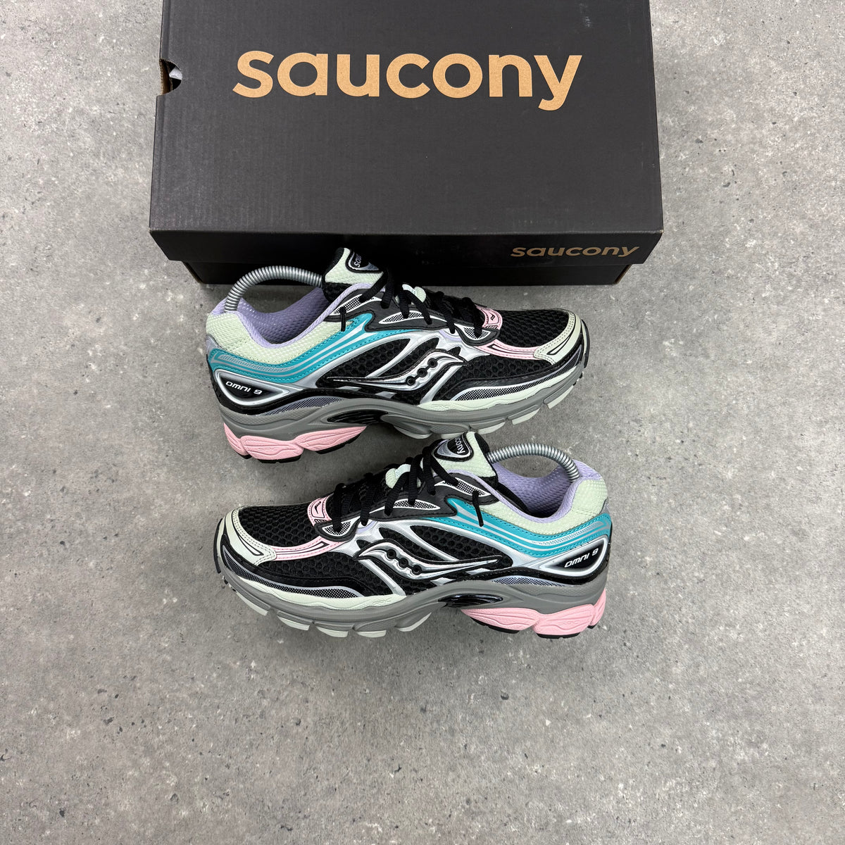 SAUCONY OMNI PRO GRID 9 - BLACK MULTI PINK