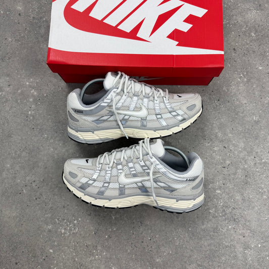 NIKE P-6000 - LIGHT BONE / GREY