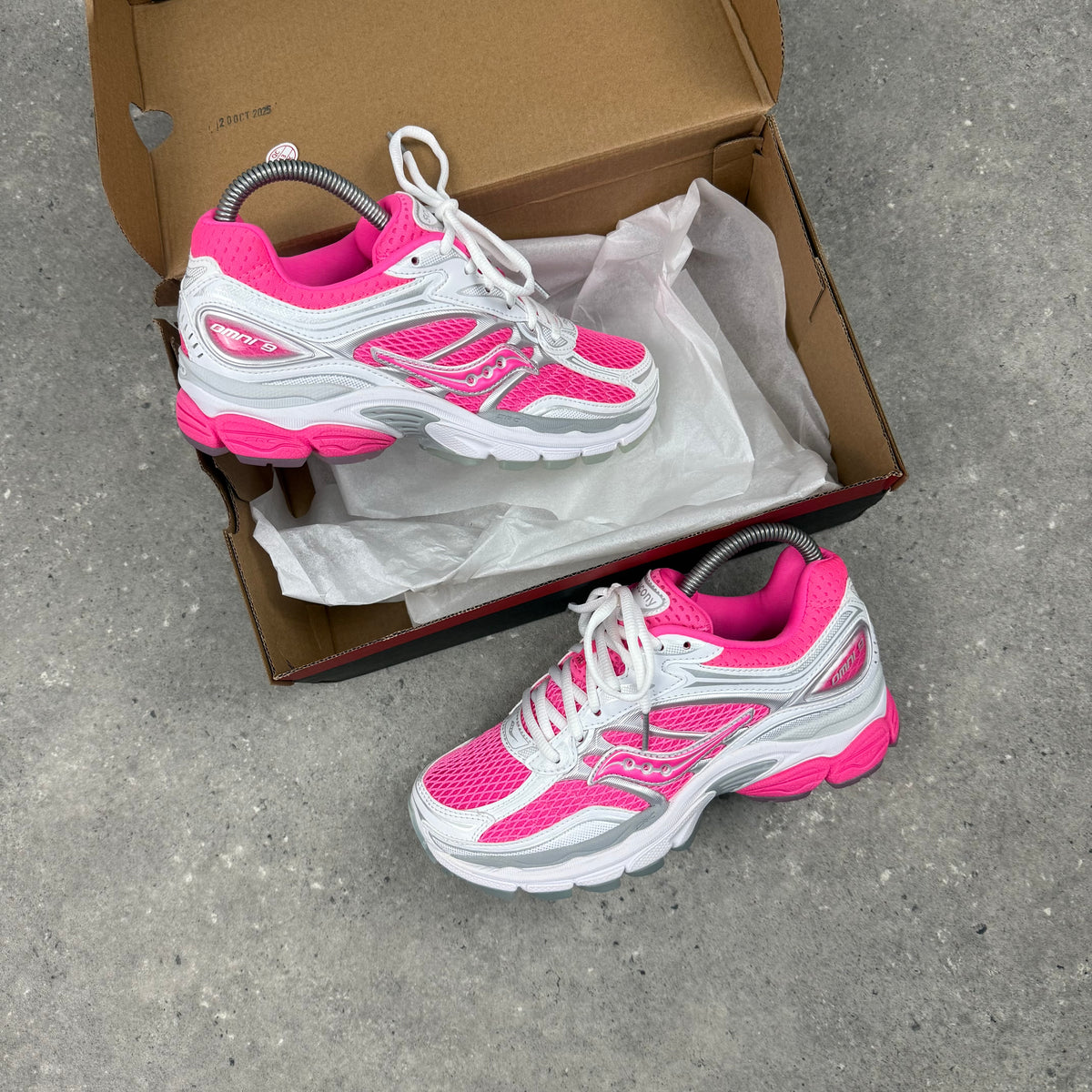 SAUCONY OMNI PRO GRID 9 - PINK