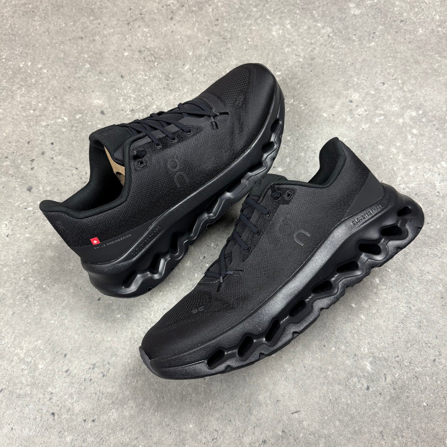 ON RUNNING CLOUD TILT- BLACK / ECLIPSE