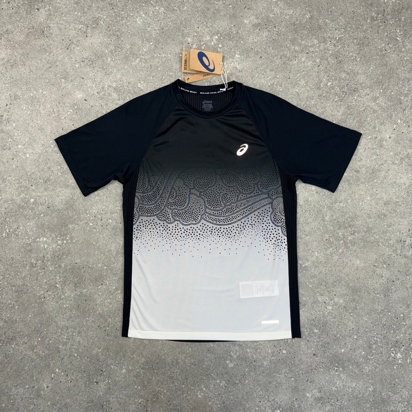 ASICS ROAD FADE T-SHIRT - BLACK / CREAM