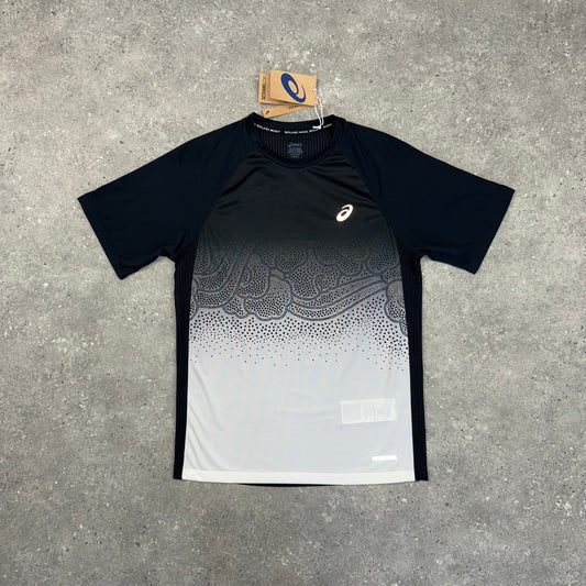 ASICS ROAD FADE T-SHIRT - BLACK / CREAM