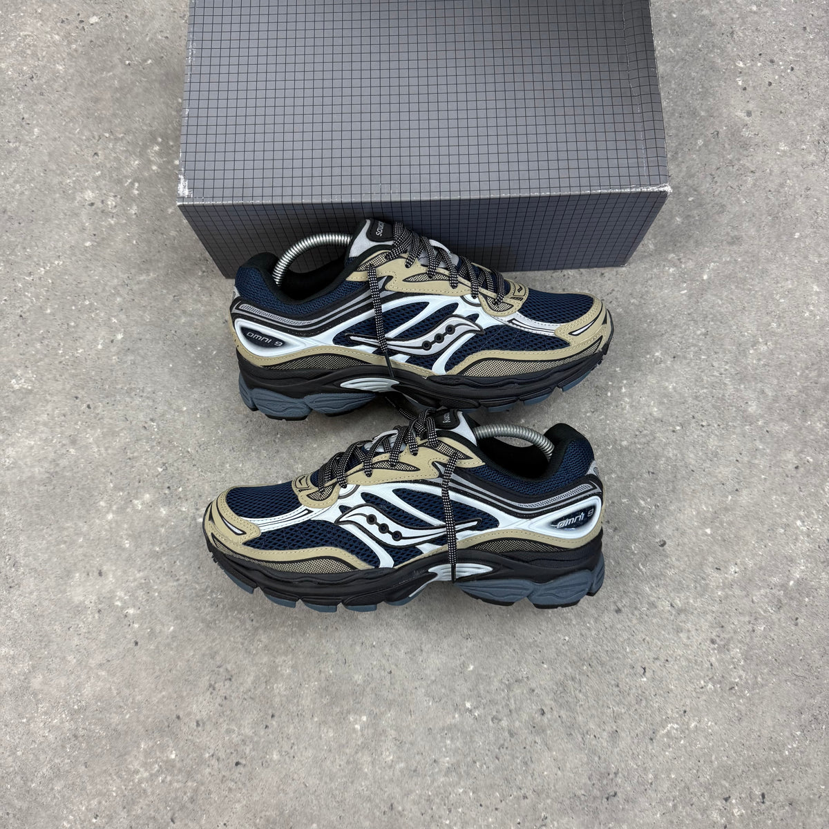 SAUCONY OMNI PRO GRID 9 - NAVY / GOLD