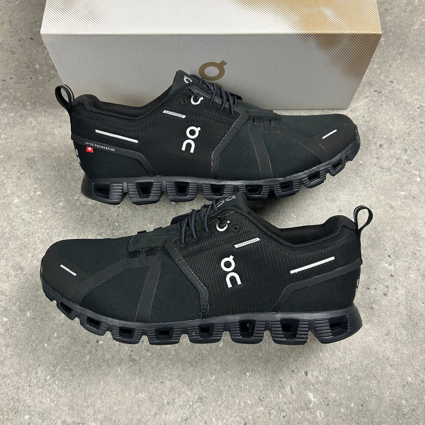 ON RUNNING CLOUD 5 WATERPROOF BLACK