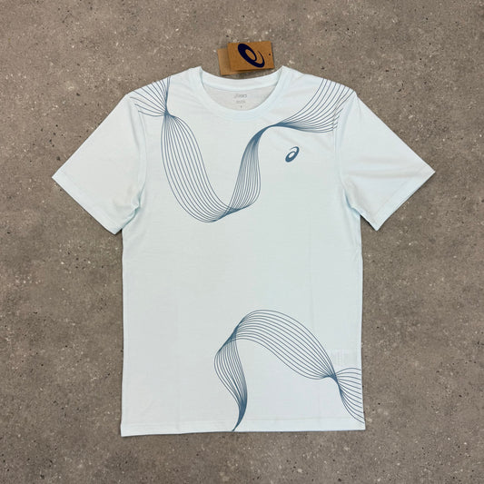 ASICS ASYMMETRIC GRAPHIC T-SHIRT - ARCTIC BLUE