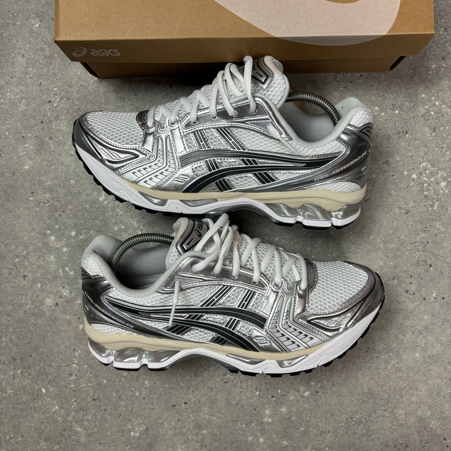 ASICS GEL KAYANO 14 - WHITE / GRAPHITE GREY
