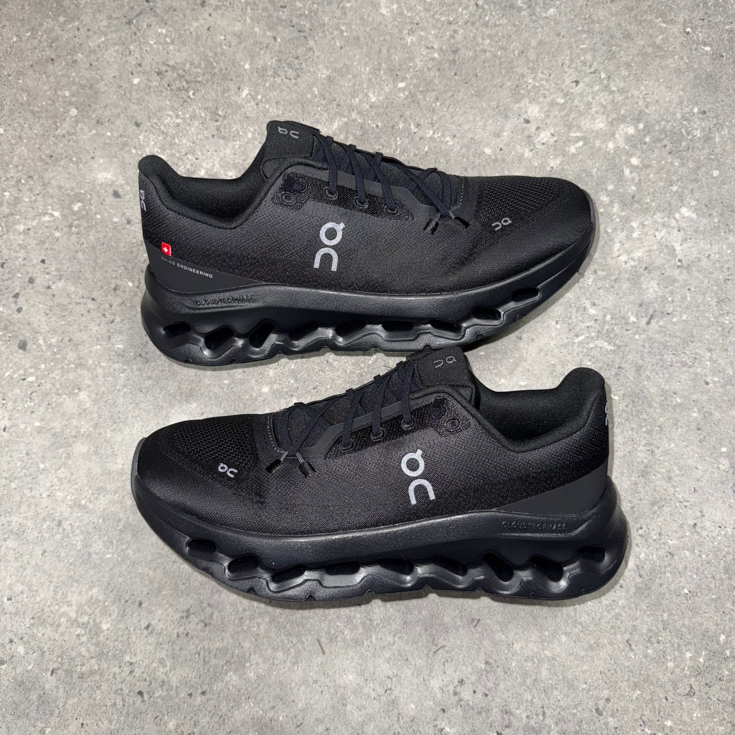 ON RUNNING CLOUD TILT- BLACK / ECLIPSE