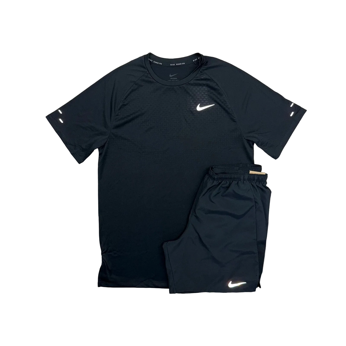 NIKE ADV T-SHIRT & CHALLANGER SHORTS SET - BLACK