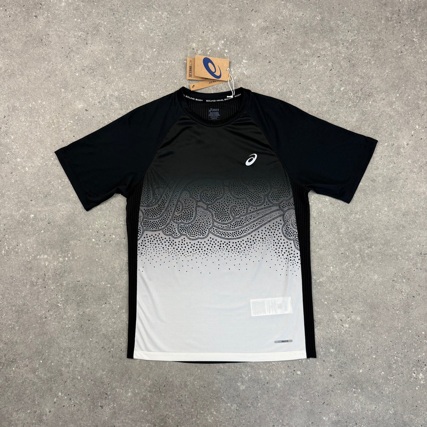 ASICS ROAD FADE T-SHIRT - BLACK / CREAM